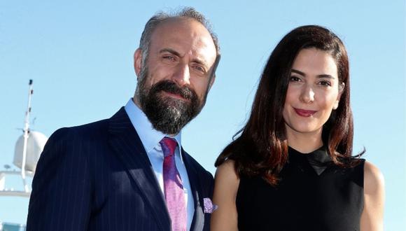 Berguzar Korel junto a su esposo, el actor Halit Ergenç. (Foto: AFP)