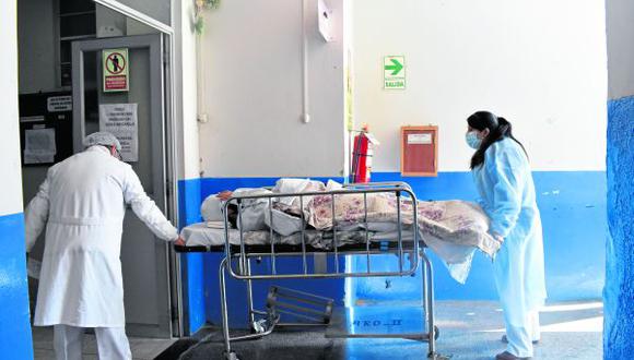 El Minsa reportó también que hay un total de 112 pacientes hospitalizados por la COVID-19, de los cuales 49 se encuentran en UCI con ventilación mecánica. (GEC)