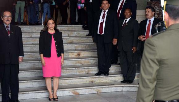 Marisol Espinoza asume despacho presidencial hasta el domingo