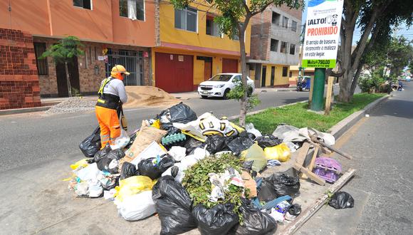 Acumulación de basura en calles de Surco cuando no se contaba con el servicio de recopilación de desperdicios. (Foto: GEC)