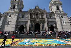 Alfombras florales adornaron la Plaza de Armas de Lima por Semana Santa