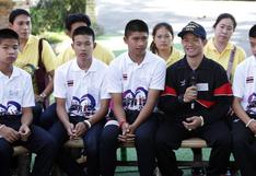 Niños tailandeses recatados de cueva ya tienen "una vida normal"