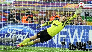 Edwin van der Sar cumple 51 años: cómo se convirtió en ídolo del Manchester United y la pesadilla de José Mourinho