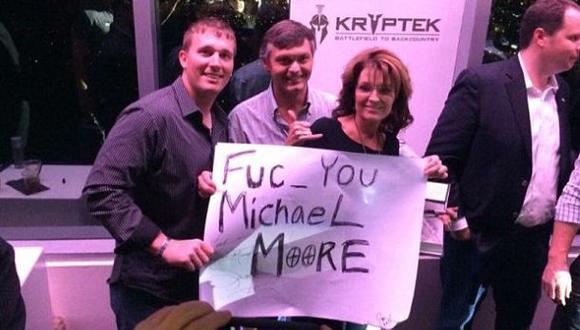 Facebook: Sarah Palin criticada por respuesta a Michael Moore