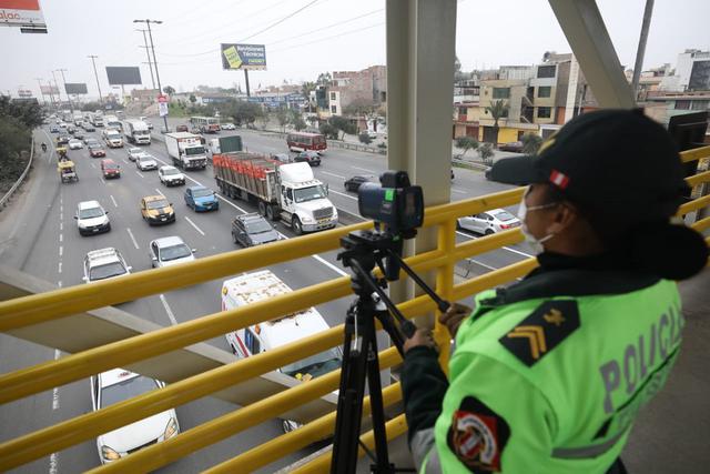 Culminó la marcha blanca del plan ‘pico y placa’ para camiones de carga pesada en la Panamericana Sur. (Foto: Britanie Arroyo/@photo.gec)