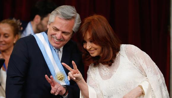El nuevo presidente de Argentina, Alberto Fernández, y la nueva vicepresidenta, Cristina Kirchner, durante la toma de mando. (EFE/ Juan Ignacio Roncoroni).