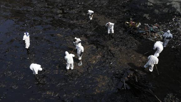 Según estimó el Ministerio del Ambiente, unos 6 mil barriles de petróleo se derramaron el 15 de enero en el mar de Ventanilla. | Foto: Jorge Cerdan / @photo.gec