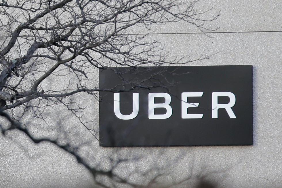 Uber considera que las decisiones tomadas contra su plataforma han tenido un “grave impacto” en sus inversiones en Colombia. (Foto: AP)