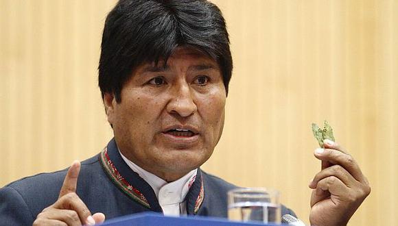 Evo Morales dice que masticar coca evita problemas dentales
