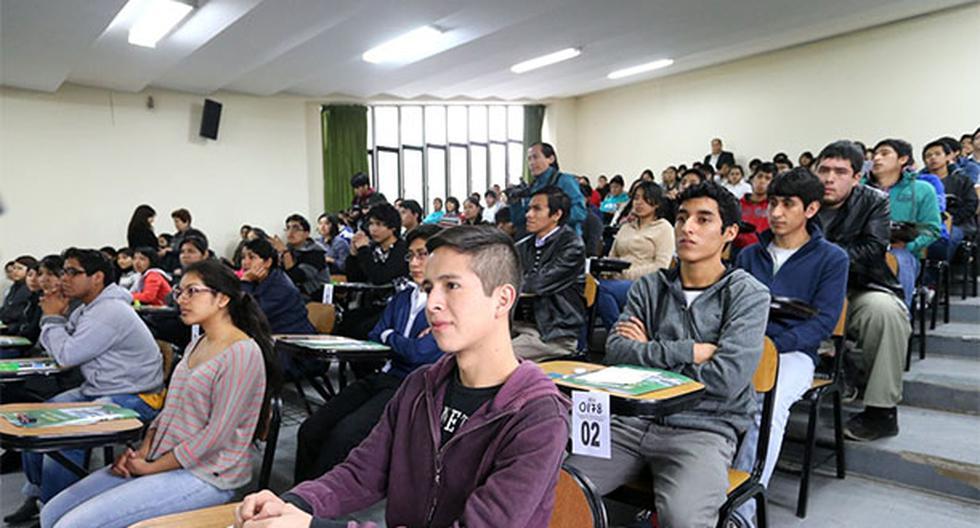 La UNMSM anunció que exonerará a mil postulantes de bajos recursos y con alto rendimiento académico del pago por el examen de admisión de 2017. (Foto: Agencia Andina)