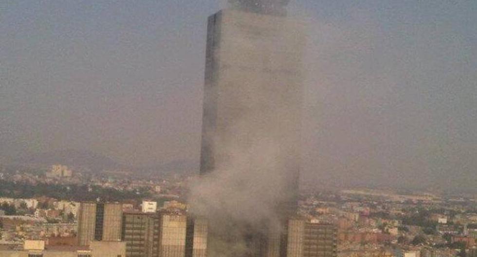 La explosión alcanzó a verse desde las oficinas cercanas. (Foto: @foro_tv)