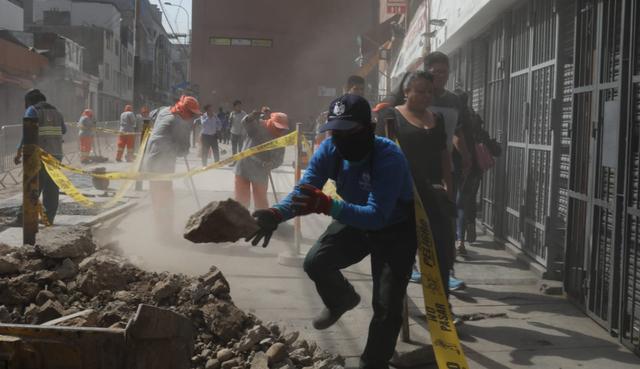 Comerciantes rechazan el cierre de la zona comercial de Gamarra y señalan que están sufriendo pérdidas económicas. (Foto: Juan Ponce / El Comercio)