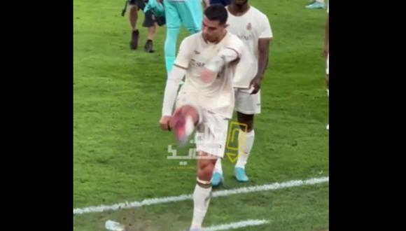 Cristiano Ronaldo estalla y patea botellas tras derrota de Al Nassr | Foto: captura
