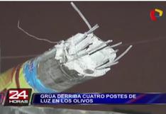 Los Olivos: Grúa derribó cuatro postes de luz (VIDEO)