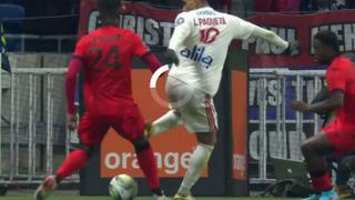 A lo Riquelme: Paquetá pisó el balón y regaló brillante huacha en el Lyon-Niza | VIDEO 