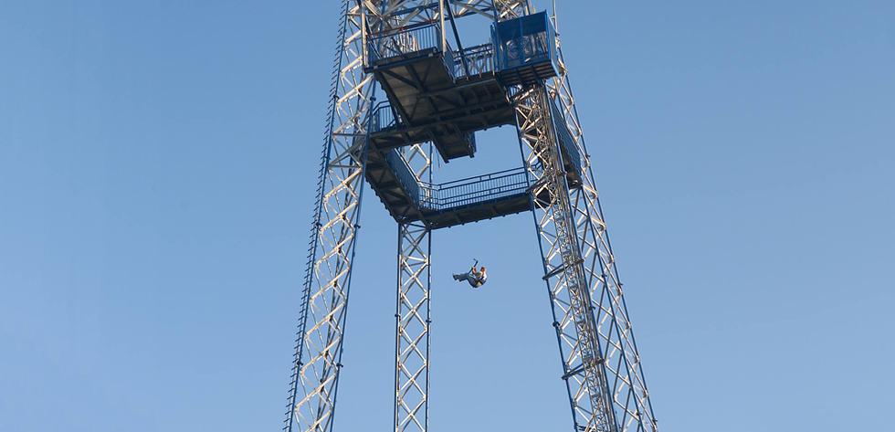 Esta torre de caída libre es la atracción más atemorizante