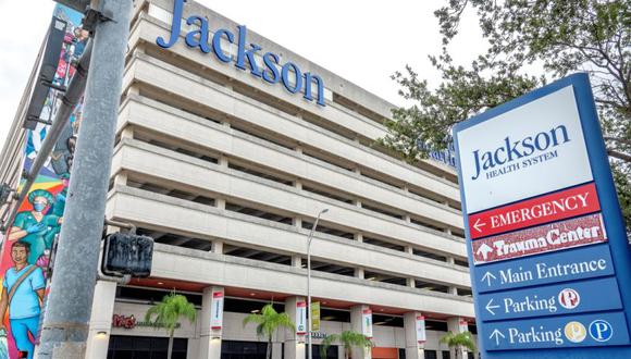 Vista del Jackson Memorial Hospital en Miami, Florida, Estados Unidos. (Foto: EFE / EPA / CRISTOBAL HERRERA-ULASHKEVICH).