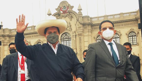 Pedro Castillo y su abogado, Eduardo Pachas. Foto: Presidencia