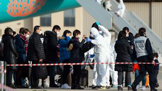 Avión con repatriados de Wuhan llega a Francia y 20 pasajeros tienen síntomas de coronavirus | FOTOS