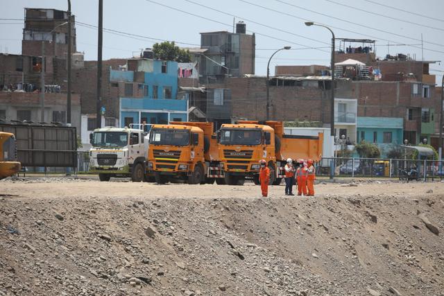 El alcalde de Lima, Jorge Muñoz, informó que este martes se inició la construcción del puente vehicular y peatonal Morales Duárez. (Fotos Britanie Arroyo / @photo.gec)