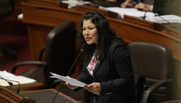 Yesenia Ponce podría ser suspendida 120 días, pero su caso aún no se resuelve. (Foto: Archivo El Comercio)