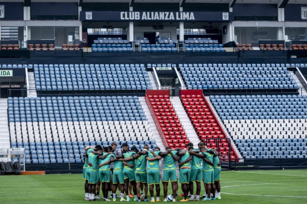 Entrenamiento de Barcelona antes de enfrentar a Universitario: ecuatorianos agradecen a Alianza por acogerlos en Matute. FOTO: Barcelona SC