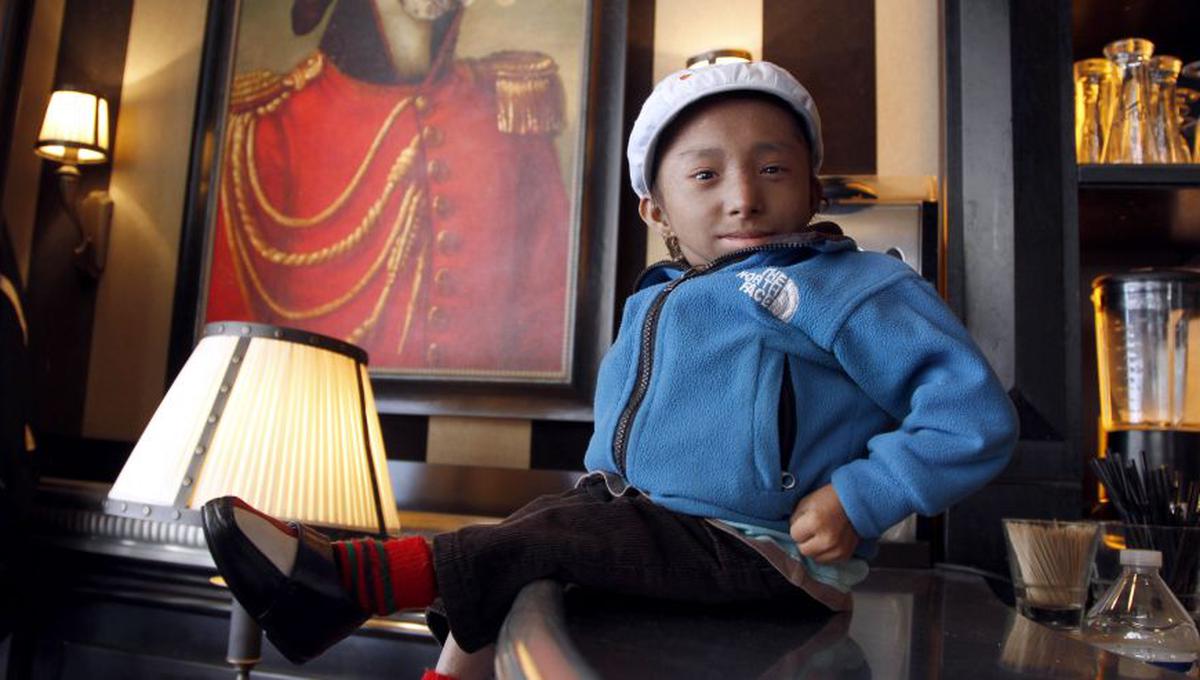 Khagendra Thapa Magar fue declarado como el hombre más bajito del mundo en el 2010 tras su 18º cumpleaños. (Foto: AFP/Archivo).