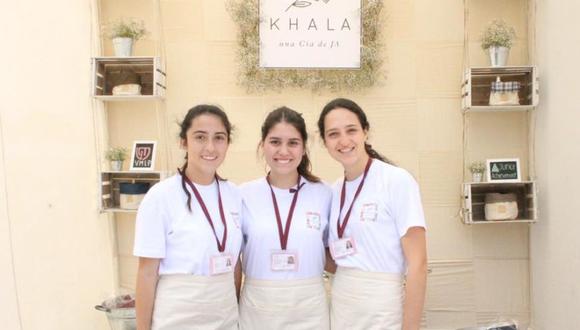 Parte del equipo de Khala durante una feria de ventas organizada por la ONG Junior Achievement. (Facebook)