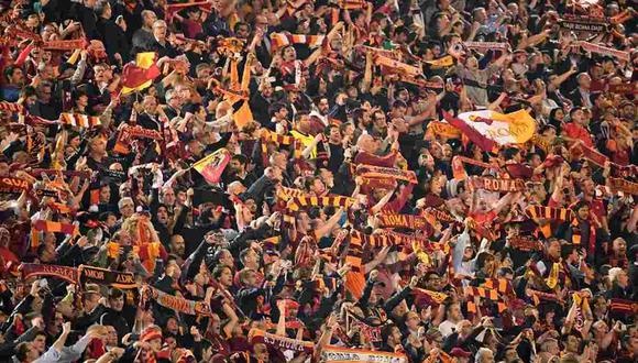 La protesta de los hinchas de la Roma contra el regreso de la Serie A. (Foto: AFP)
