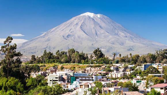 La mejor vista del volcán Misti se hace desde el mirador de Yanahuara. 
(Foto: Shutterstock)