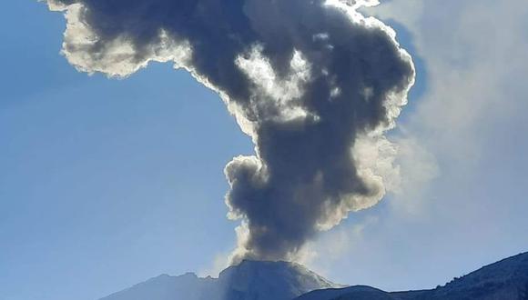 La madrugada de este martes el Ubinas registró su primera explosión volcánica, 12 días después de haberse reactivado. (IGP)