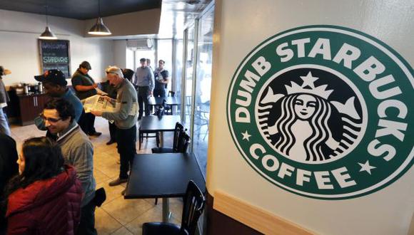 El Dumb Starbucks tuvo corta vida: lo cerraron