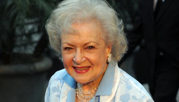 Betty Marion White desarrolló una extensa carrera en Hollywood y adquirió reconocimiento internacional por su interpretación como Rose Nylund en "Las chicas de oro". (Foto: AFP).