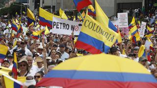 Miles de colombianos salen a marchar en contra de las reformas de Gustavo Petro