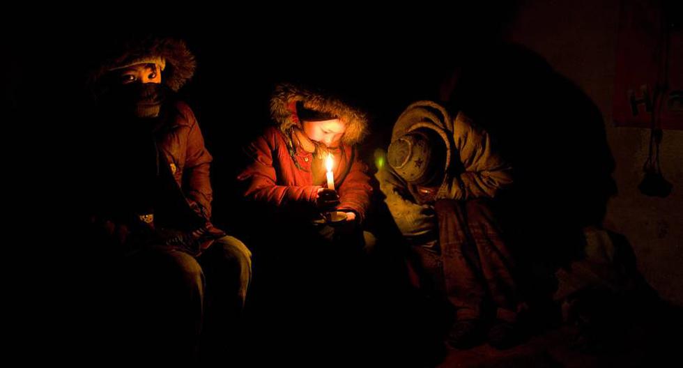 Millones de personas en el mundo viven la noche bajo la luz de una vela (Foto: Getty Images)