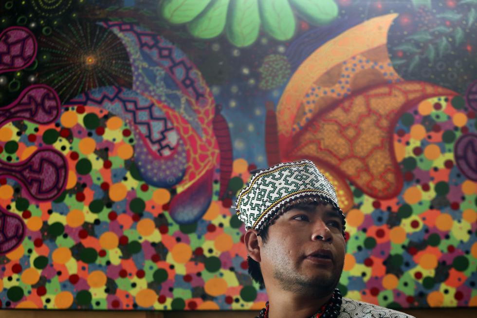 David Ramírez Nunta, uno de los líderes de la poblacion shipiba que ha vuelto a la ladera del río Rímac en condiciones inhumanas. Y hace arte. FOTO: ROLLY REYNA / EL COMERCIO PERU