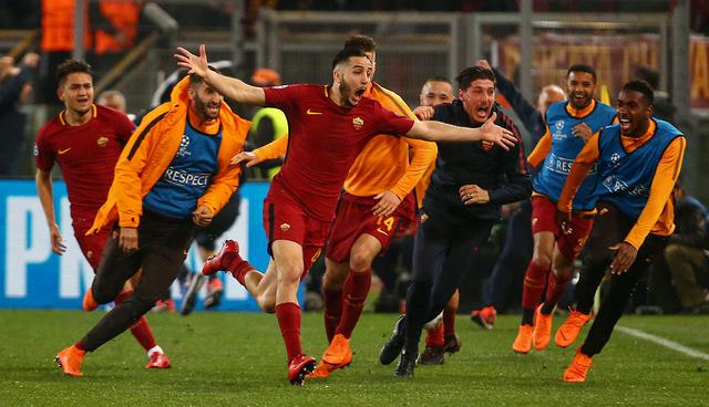 Soccer Football - Champions League Quarter Final Second Leg - AS Roma vs FC Barcelona - Stadio Olimpico, Rome, Italy - April 10, 2018   Roma's Konstantinos Manolas celebrates scoring their third goal with team mates   REUTERS/Tony Gentile