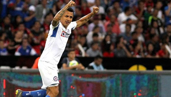 Yoshimar Yotún abrió el camino de la victoria al marcar desde el punto de penal. El peruano consiguió el título de la Leagues Cup con Cruz Azul. (Foto: AFP)