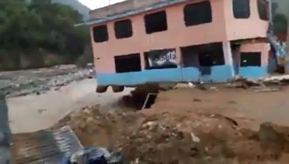 Huarochirí: casa se derrumbó por caudal del río Rímac [VIDEO]