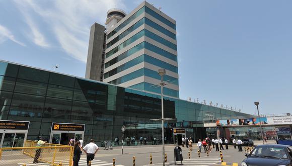 A inicios de semana hubo retrasos en la entrega de pasaportes, por caída del sistema, en la sede de Migraciones situada en el aeropuerto Jorge Chávez. (Foto: El Comercio)