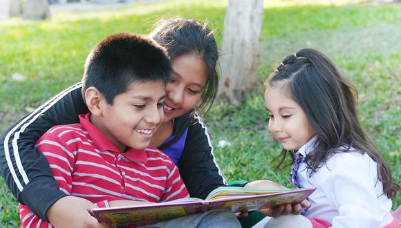 Fomenta la lectura en tus hijos, es un excelente hábito. (Foto: Shutterstock)