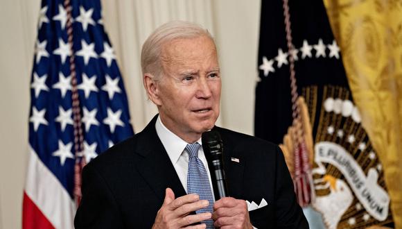 El presidente de EE.UU., Joe Biden, habla durante un evento con un grupo bipartidista de alcaldes en el Salón Este de la Casa Blanca en Washington, DC.