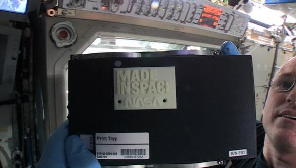 Astronautas realizan primera impresión 3D en el espacio