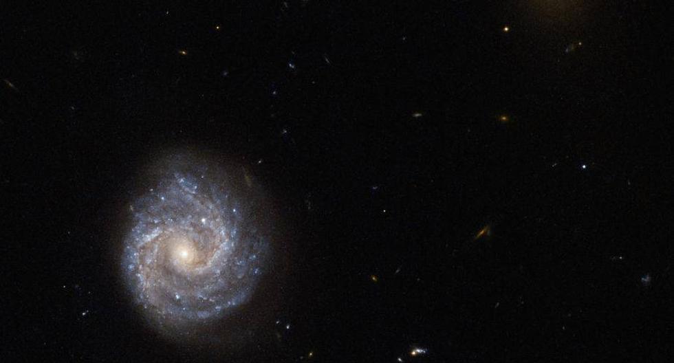 La contraseña de tu WiFi palidece ante la complejidad del nombre de esta galaxia. (ESA/Hubble and NASA)