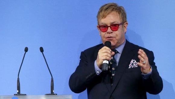 Elton John: "Las bromas son divertidas, la homofobia no"