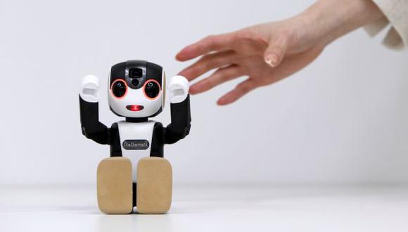 Robohon, el primer teléfono robot, saldrá a la venta en mayo