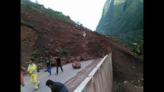 Carretera Fernando Belaunde bloqueada por nuevo deslizamiento