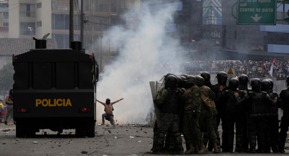 El centro de Quito es escenario este martes de nuevos disturbios debido a enfrentamientos entre manifestantes y policías durante el noveno día consecutivo de las protestas en Ecuador.