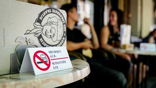 Países Bajos prohibirá cigarrillos electrónicos de sabores desde octubre de 2023