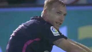 Barcelona: Jeremy Mathieu anotó autogol ante el Celta [VIDEO]